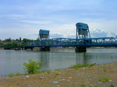 [The bridge has a section in the middle which can be raised to permit large watercraft to pass this section of the river.]